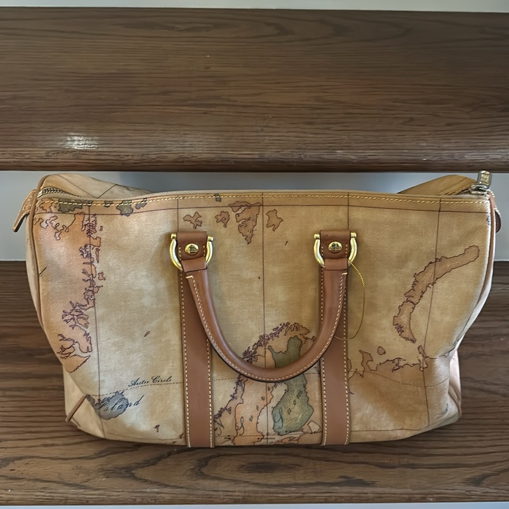 Alviero Martini travel bag featuring the iconic Geo Classic map print. - Picture 2 of 7
